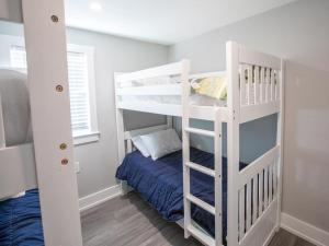 Φωτογραφία από το άλμπουμ του Beach House with Rooftop Deck by Leavetown Vacations σε Bethany Beach