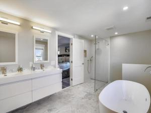 Φωτογραφία από το άλμπουμ του Beach House with Rooftop Deck by Leavetown Vacations σε Bethany Beach