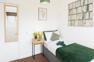 Ένα ή περισσότερα κρεβάτια σε δωμάτιο στο Blakelands 2bed house