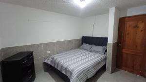 Postel nebo postele na pokoji v ubytování Alojamiento Ideal en Paipa