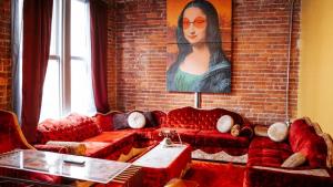 Et opholdsområde på Printers Alley Downtown Mansion