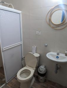 a bathroom with a toilet and a sink at Posada hossana in San Andrés