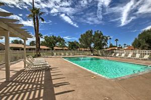 Πισίνα στο ή κοντά στο Pool Access and On-Site Golf Palm Desert Retreat!