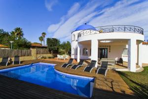 Bazén v ubytování Villa Santorini nebo v jeho okolí