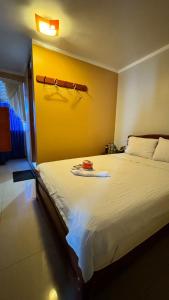 En eller flere senge i et værelse på Alojamiento en habitación + 4 billeder