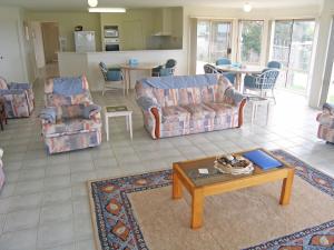 a living room with couches and a coffee table at Waterview House in Greenwell Point