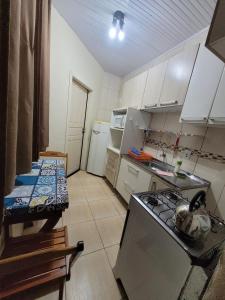 Η κουζίνα ή μικρή κουζίνα στο Comfortable apartment next to HCPA