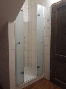 Ένα μπάνιο στο Schlossgut Franken - Doppelzimmer Scholarenstube +8 φωτογραφίες