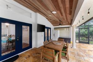 Gambar di galeri bagi Blue Oasis, The Perfect Getaway with Heated Pool di Naples