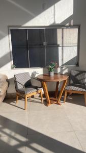 Posezení v ubytování Requinte Flats Passagem 300m da Praia do Forte