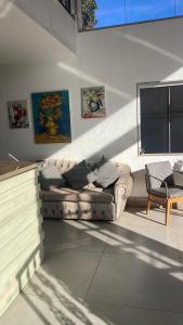 Posezení v ubytování Requinte Flats Passagem 300m da Praia do Forte