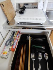 a drawer filled with utensils in a refrigerator at ゲストハウスHayatamaわびさび in Shingū