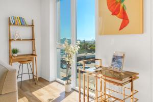 Фотография из галереи StaysPro - luxury Apartments minutes to everything Los Angeles в Лос-Анджелесе
