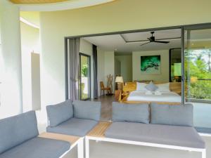 Μια τηλεόραση ή/και κέντρο ψυχαγωγίας στο Modern 3br Infinity Pool & Sea Jungle View