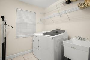 Φωτογραφία από το άλμπουμ του Tampa Hyde Park 4 Bedroom House - Located Near Hyde Park Village, SoHo and Local Beach - Spacious and Comfortable Rental in Prime Location - Great for Families and Groups Visiting Tampa στην Τάμπα +22 φωτογραφίες