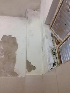 a corner of a room with a wall and a window at Hotel de Teste in Coxim