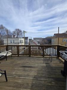 Μπαλκόνι ή βεράντα στο 2 Story 3 BD with Chefs Kitchen and Large Deck