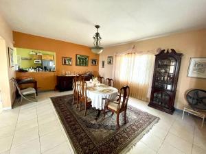 a dining room with a table and chairs at Mountain Spring Estate Overlooking the City in Hope