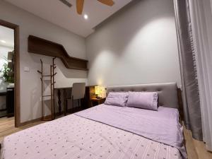 Ένα ή περισσότερα κρεβάτια σε δωμάτιο στο Luxury Apartment 2BR2WC, Landmark1, SwanLake-Ecopark +67 φωτογραφίες