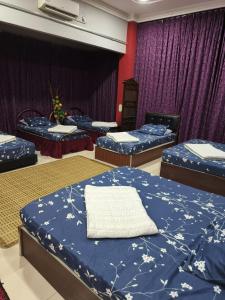 Кровать или кровати в номере Quddus Inn villa