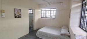 Ένα ή περισσότερα κρεβάτια σε δωμάτιο στο Hub Homestay