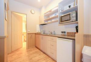 a kitchen with a sink and a microwave at Autumn Leaf Cottage 2 in Harrietville +11 photos