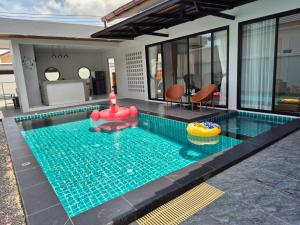 a swimming pool with an inflatable pool toy in a house at Wara Pool Villa Aonang in Ban Phung Noi