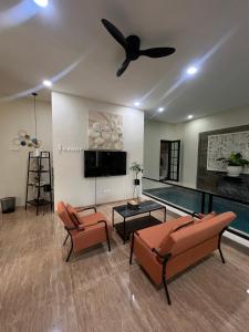 Μια τηλεόραση ή/και κέντρο ψυχαγωγίας στο KitaHome Plamongan Indah