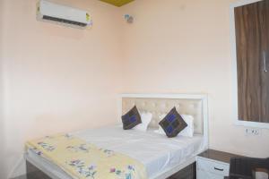 Postel nebo postele na pokoji v ubytování The Orchid Villa Homestay