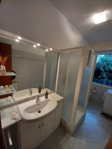 Koupelna v ubytování Cozy house with private garden - Terrazza Fiorita + 51 fotografií