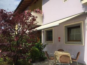 a table and chairs in front of a house at Hotel da Rita in Condino