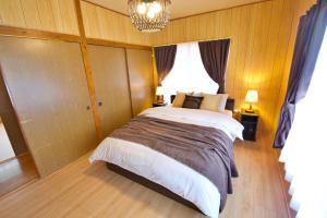 En eller flere senge i et værelse på Resort Villa N&N