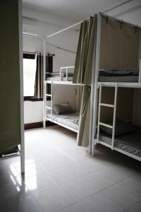 Postel nebo postele na pokoji v ubytování Witcher Hostel + 3 fotografie