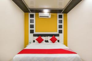Ένα ή περισσότερα κρεβάτια σε δωμάτιο στο Hotel O Black Grapes