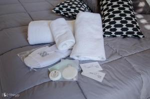 A bed or beds in a room at Rescio's Rooms