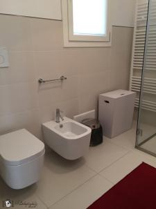 A bathroom at Rescio's Rooms