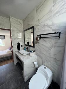 Bilik mandi di Casa LEAM