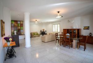 Χώρος καθιστικού στο Villa Luxe Heated hydromassage mini-pool WI-FI P-Privato AC Garden Patio BBQ Near the Sea