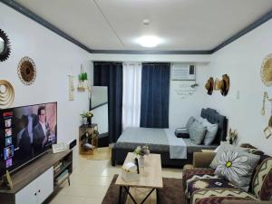 Μια τηλεόραση ή/και κέντρο ψυχαγωγίας στο Budget Staycation By Melanie