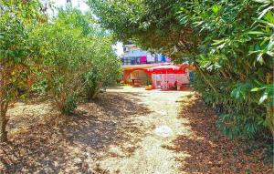 Κήπος έξω από το Gorgeous Apartment In Premantura