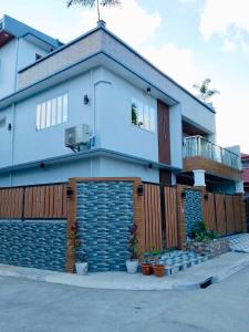 Bangunan di mana terletaknya apartmen +8 gambar