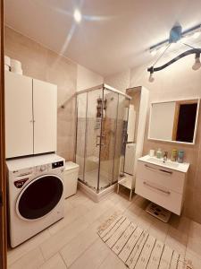 Bilik mandi di Charming Luxury RGR apartment