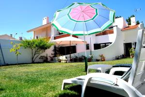 Un patio o zona al aire libre en Casa da Praia -Praia da Barra