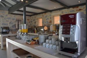 Kemudahan buat kopi dan teh di Lefktron Hotel