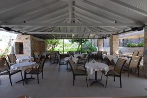 Restoran atau tempat lain untuk makan di Lefktron Hotel