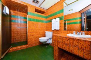 a bathroom with a toilet and a shower and a sink at Americas Best Value Inn & Suites Los Angeles Downtown SW in Los Angeles +48 photos