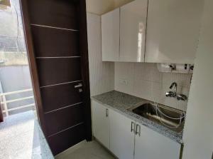 Η κουζίνα ή μικρή κουζίνα στο Living lodge hotel +6 φωτογραφίες