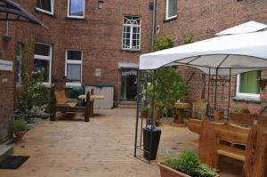 A patio or other outdoor area at Apartment-Hotel Schillerplatz