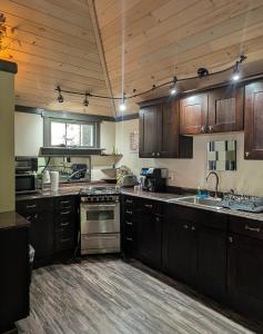 Η κουζίνα ή μικρή κουζίνα στο Hinckleys Dreamwood Cottages