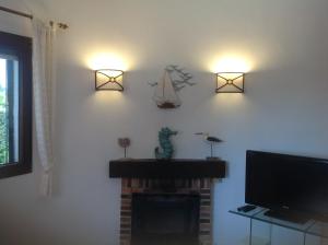 Televízia a/alebo spoločenská miestnosť v ubytovaní Villa Alejandría